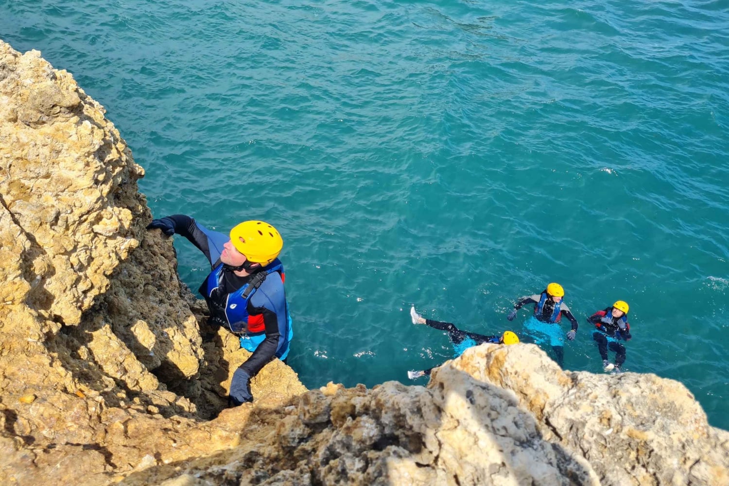 Albufeira: Coasteering z przewodnikiem i skoki z klifów