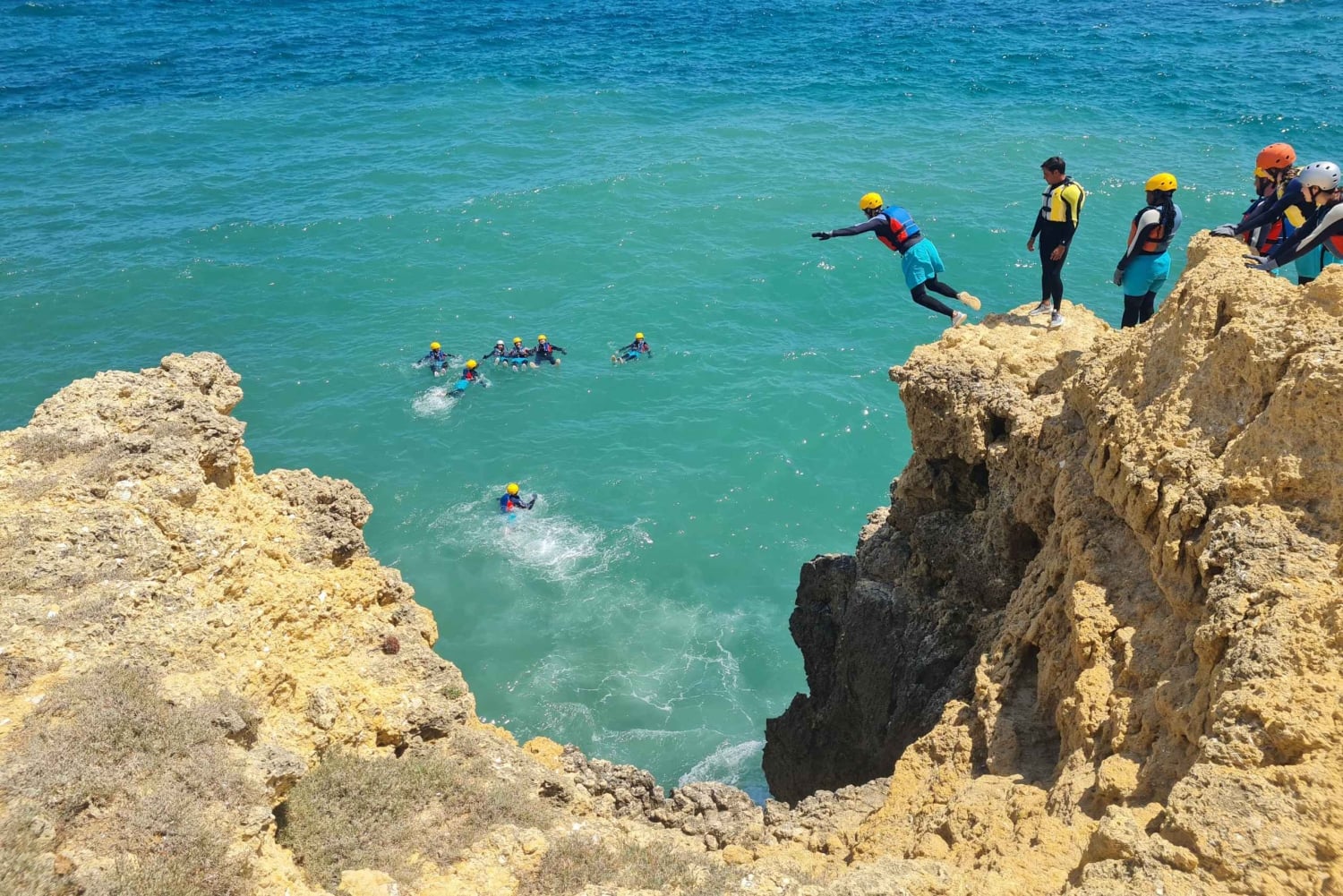 Albufeira: Coasteering z przewodnikiem i skoki z klifów