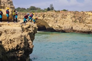 Albufeira: Coasteering z przewodnikiem i skoki z klifów