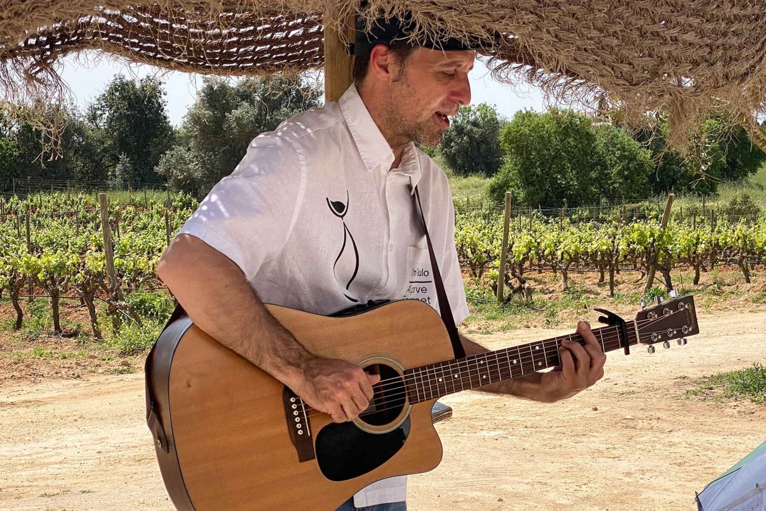 Albufeira/Porches/Vilamoura: Wine Tasting with Tapas & Music