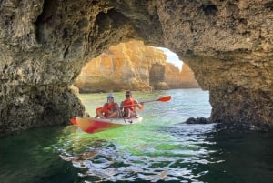 Albufeira : visite en kayak des grottes secrètes et des plages, avec arrêt baignade