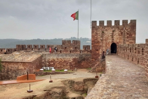 Albufeira: Silves Castle and Old Town with Chapel of Bones