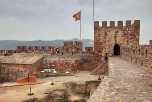 Albufeira: Silves Castle and Old Town with Chapel of Bones