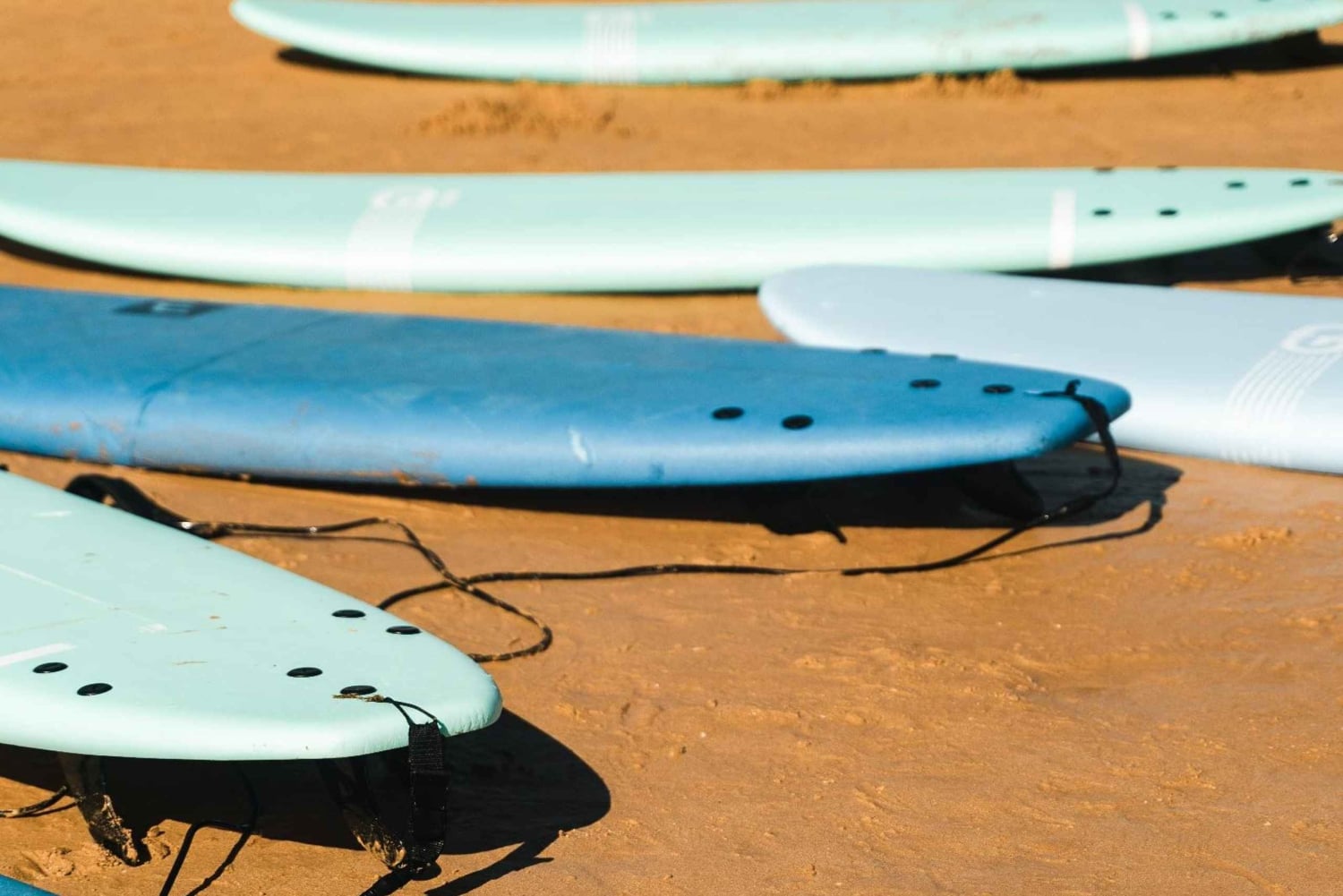 Albufeira: clase de surf en grupo pequeño con monitor privado