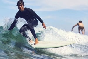Albufeira: clase de surf en grupo pequeño con monitor privado