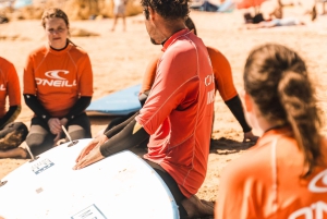 Albufeira: clase de surf en grupo pequeño con monitor privado
