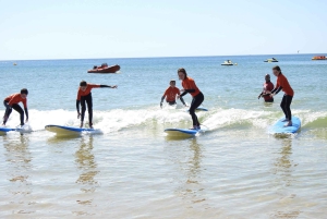 Albufeira: clase de surf en grupo pequeño con monitor privado