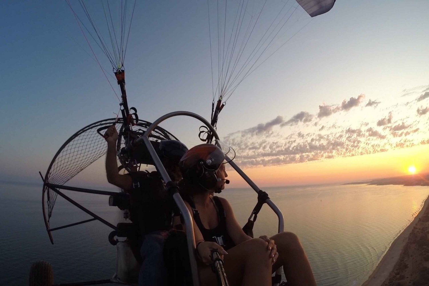 Albufeira: Paragliding vlucht bij zonsondergang