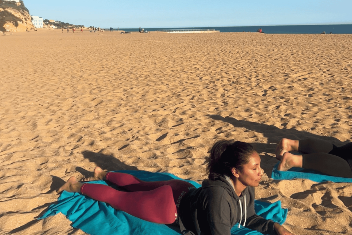 Albufeira: Yoga al tramonto sulla spiaggia