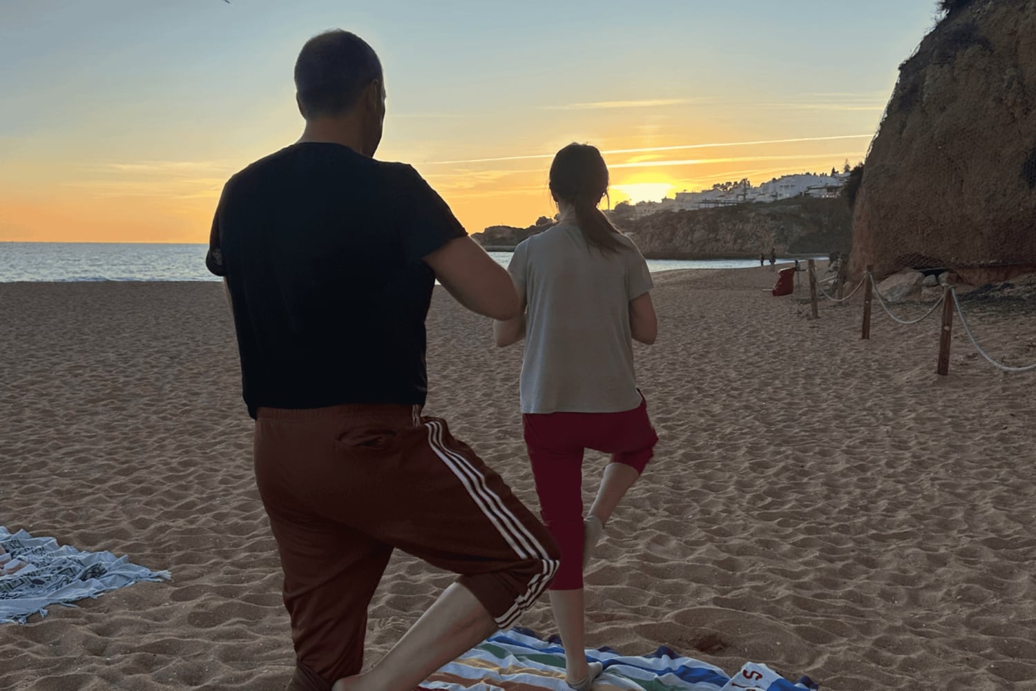 Albufeira: Yoga al tramonto sulla spiaggia
