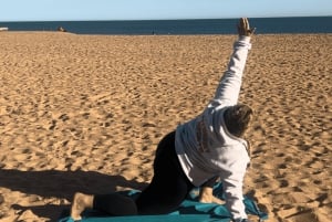 Albufeira: Yoga al tramonto sulla spiaggia