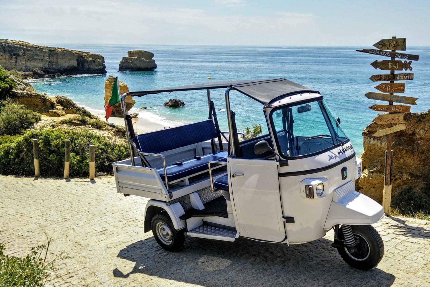 Albufeira: giro in tuk tuk con la città vecchia e le spiagge