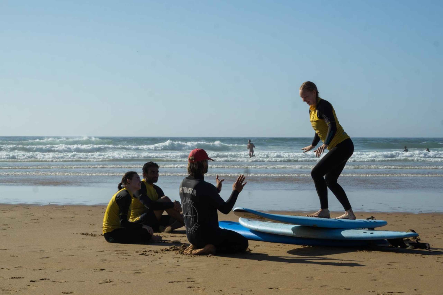 Algarve: 2 horas de aulas de surf para principiantes
