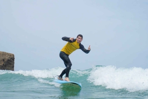 Algarve: 2 horas de aulas de surf para principiantes