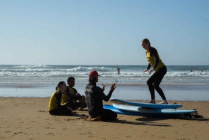 Algarve: 2 horas de aulas de surf para principiantes