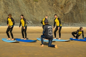 Algarve: 2 horas de aulas de surf para principiantes