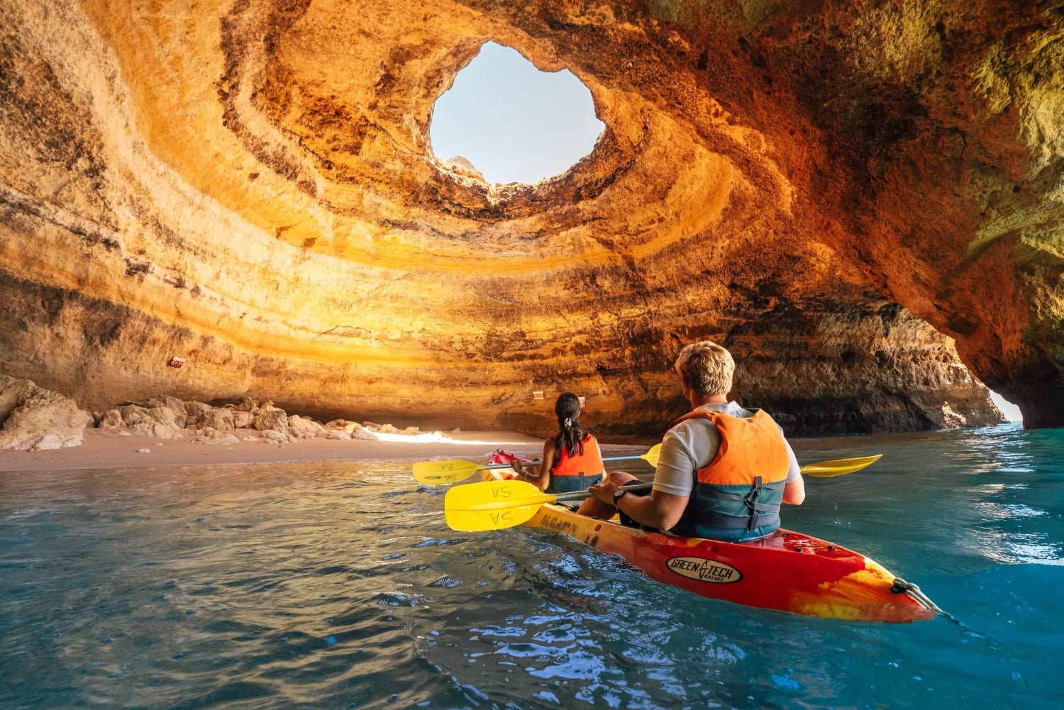 Algarve: excursión en kayak al amanecer a la cueva de Benagil con uso de ducha