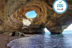 Algarve: excursión en kayak al amanecer a la cueva de Benagil con uso de ducha