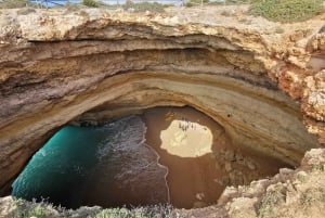 Algarve: excursión en kayak al amanecer a la cueva de Benagil con uso de ducha