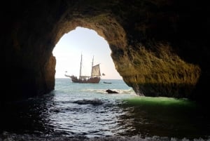 Algarve: excursión en kayak al amanecer a la cueva de Benagil con uso de ducha