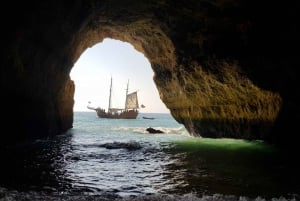 Algarve: Benagil Sea Cave Sunrise or Sunset Kayak Experience