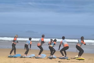 Algarve: Clase de surf en grupo reducido con instructor