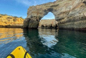 Algarve: Ukryte skarby – jaskinie Benagil kajakiem