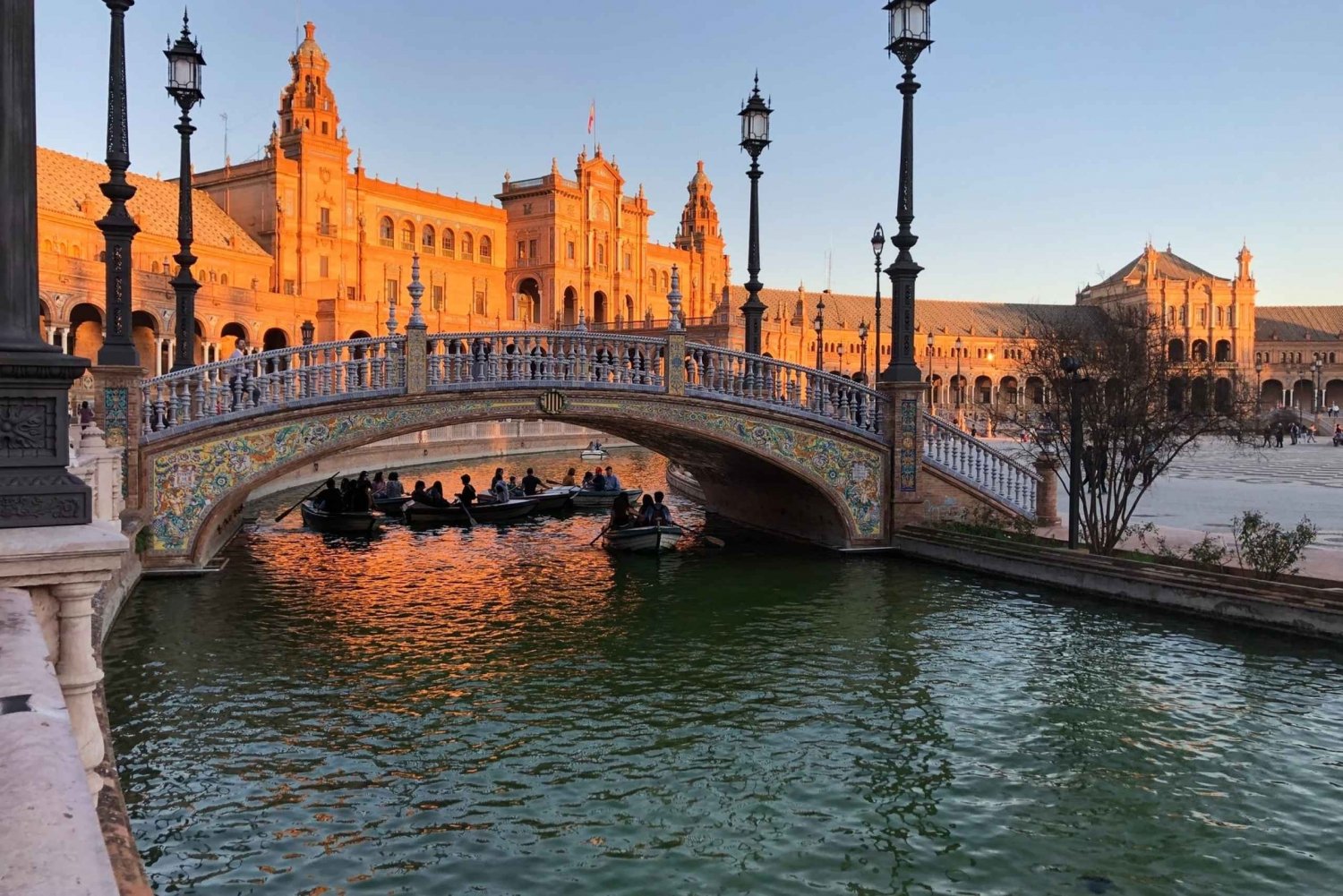 Seville Full-Day Shopping and Sightseeing Tour