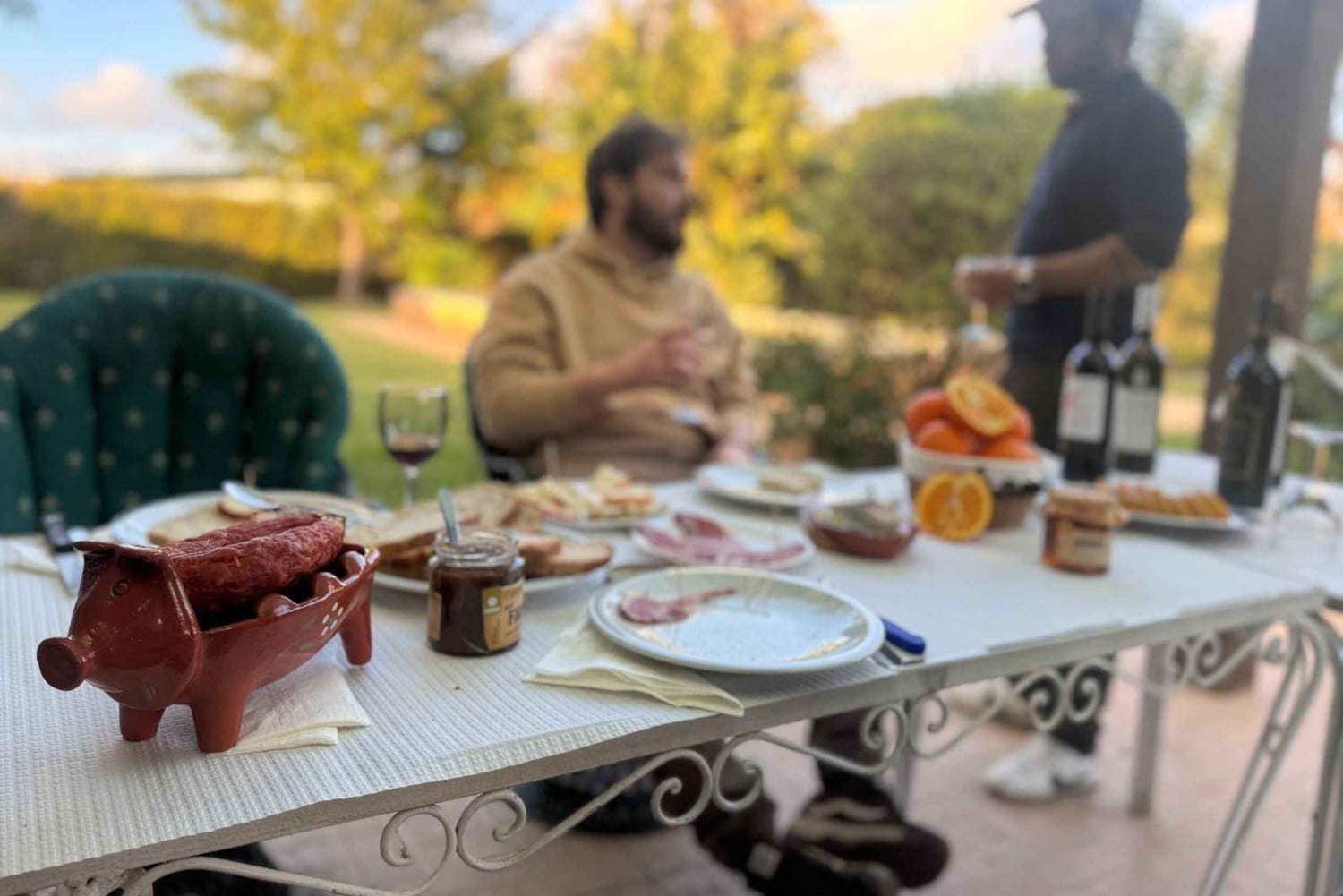 プライベートガーデンでアルガルヴェのタパスとドリンクをお楽しみください