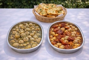 プライベートガーデンでアルガルヴェのタパスとドリンクをお楽しみください