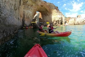 Alvor: Omvisning med båt og kajakk i grottene