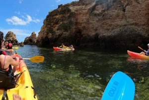 Alvor: Omvisning med båt og kajakk i grottene