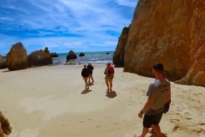 Alvor: Omvisning med båt og kajakk i grottene