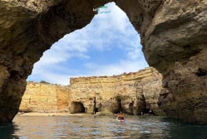 Armação de Pêra: 2-godzinna wycieczka kajakiem po dzikich plażach i jaskiniach