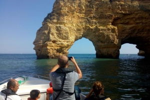 Armação de Pêra: Benagil e le 10 migliori grotte tour in barca guidato