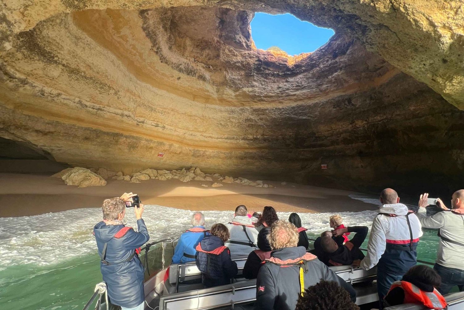 Fra Portimão: Tur til Benagil-grotten og Marinha med katamaran