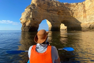 Benagil Beach: Paddla kajak till Benagil-grottorna med möjlighet till soluppgång