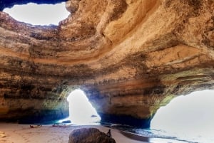 Benagil: Tour guidato in kayak delle grotte e dei luoghi segreti di Benagil