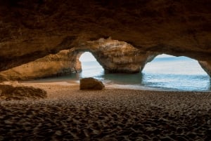 Benagil: tour en kayak al amanecer por las cuevas de Benagil con guía