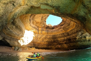 Tour de 1 hora a la cueva de Benagil con guía local.