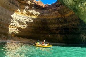 Tour de 1 hora a la cueva de Benagil con guía local.