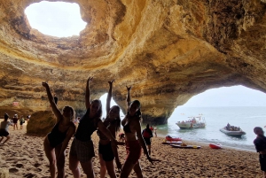 Benagil: Grotten, stranden en geheime plekjes Kajaktocht met gids