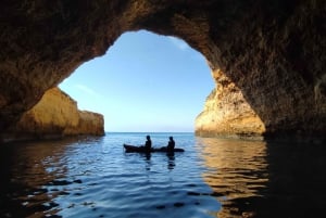 Benagil: Caiaque guiado para cavernas, praias e lugares secretos