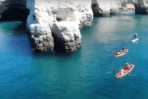 Benagil: Jaskinie, zatoczki i tajemnicze plaże - spływ kajakowy z przewodnikiem