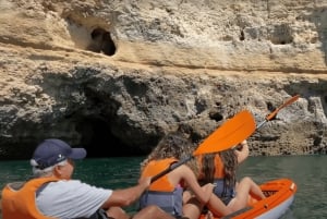 Benagil: Jaskinie, zatoczki i tajemnicze plaże - spływ kajakowy z przewodnikiem