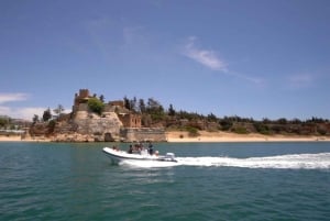 Portimão : visite complète des grottes de Benagil avec repas à l'Allgarbe