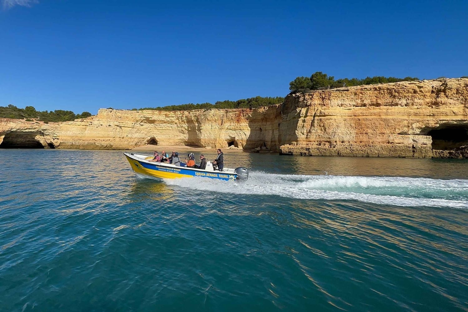 Benagil : tour privé exclusif en bateau vers les grottes avec baignade