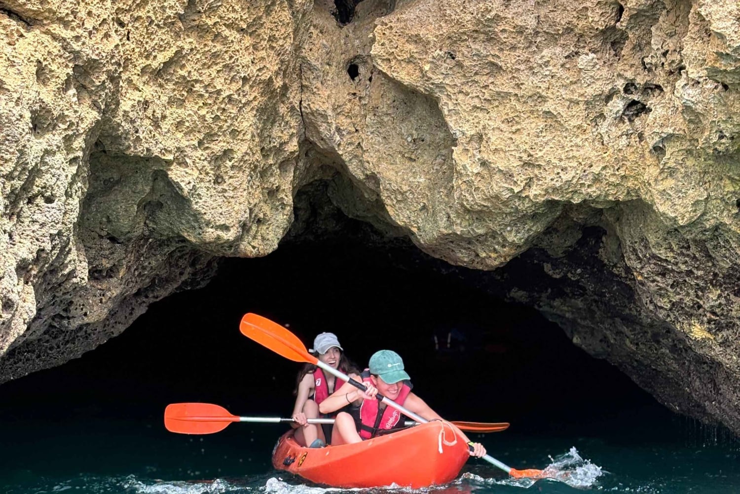 Бенагил: экспресс-тур на каяках с гидом!