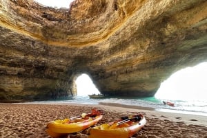 Benagil: Guided Kayak Tour in the benagil cave and remaining