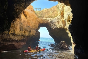 Benagil: Kajaktur till Benagilgrottorna – liten grupp